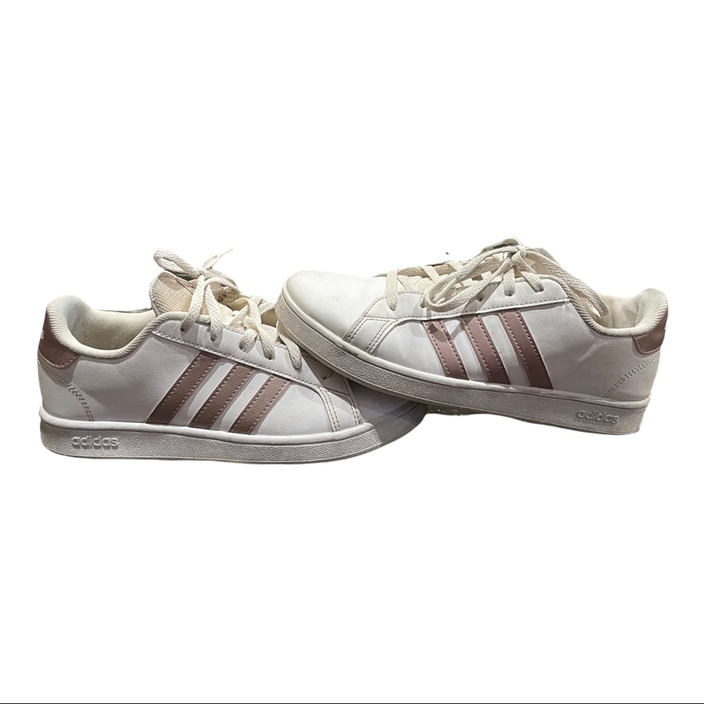 Girls adidas shoes 5.5 slightly worn